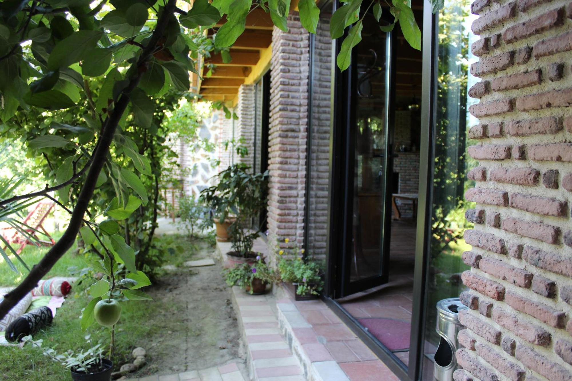 Guest house poligloti Telavi Extérieur photo
