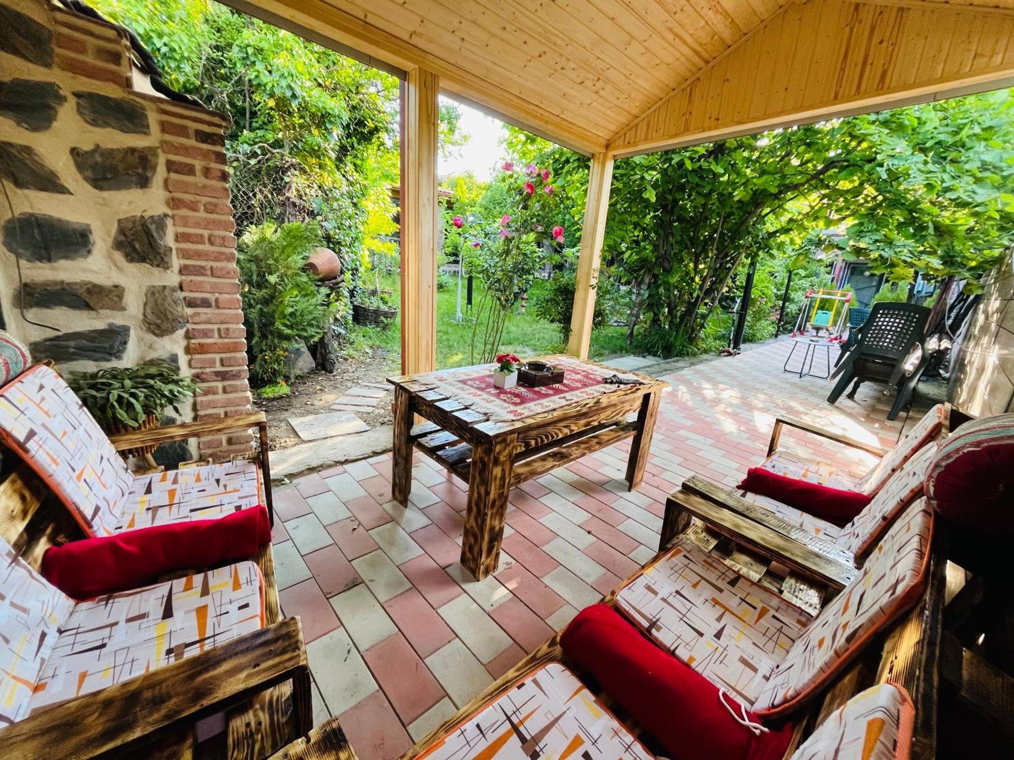 Guest house poligloti Telavi Extérieur photo