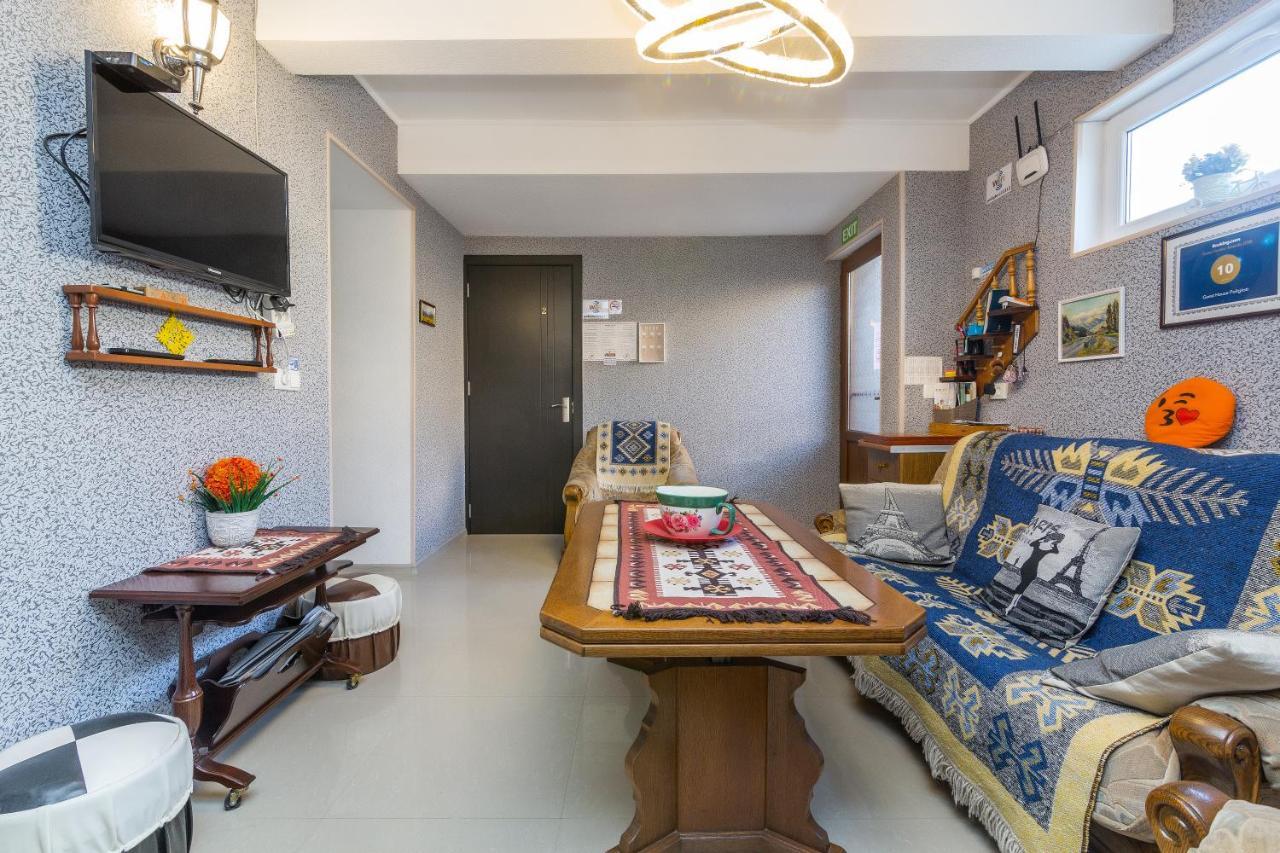 Guest house poligloti Telavi Extérieur photo