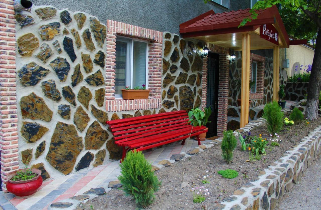 Guest house poligloti Telavi Extérieur photo